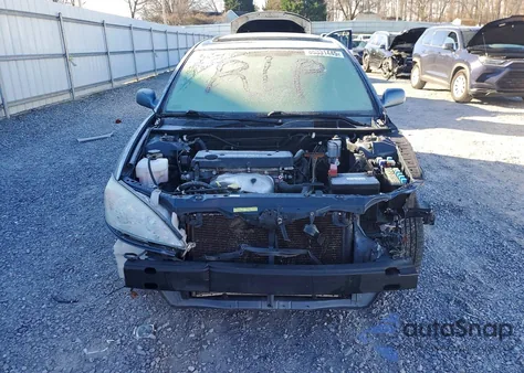 2004 Toyota Camry Le z USA, uszkodzony, nr VIN 4T1BE32K74U808706